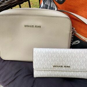 Michael Kors Beige Crossbody Bag and Wallet. Only Been Carried Once